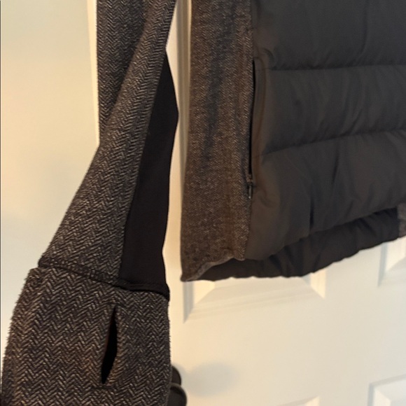 Lululemon down jacket with hood - Picture 2 of 6